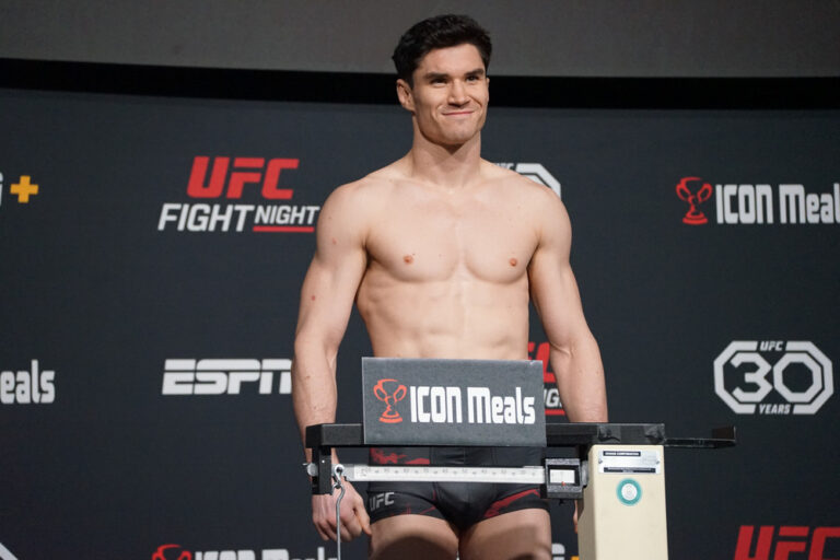 UFC DFS Picks, MMA DFS Lineups - icon rotoballer